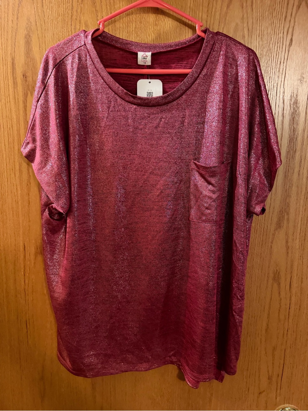 Relaxed Metallic Pocket Tee in Burgundy